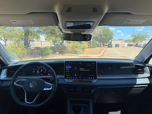 Used 2026 Volkswagen Tiguan SE AWD/4WD image 34