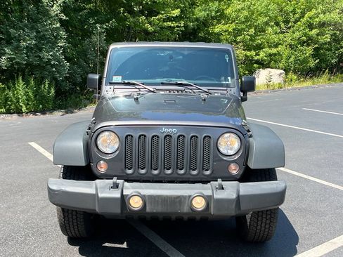 Used 2016 Jeep Wrangler Unlimited Sport w/ Connectivity Group AWD/4WD image 4