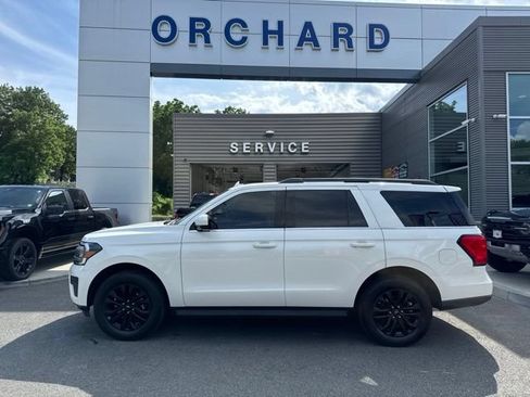 Used 2024 Ford Expedition XLT AWD/4WD image 2