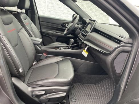 Used 2024 Jeep Compass Trailhawk w/ Trailhawk Convenience Group image 15