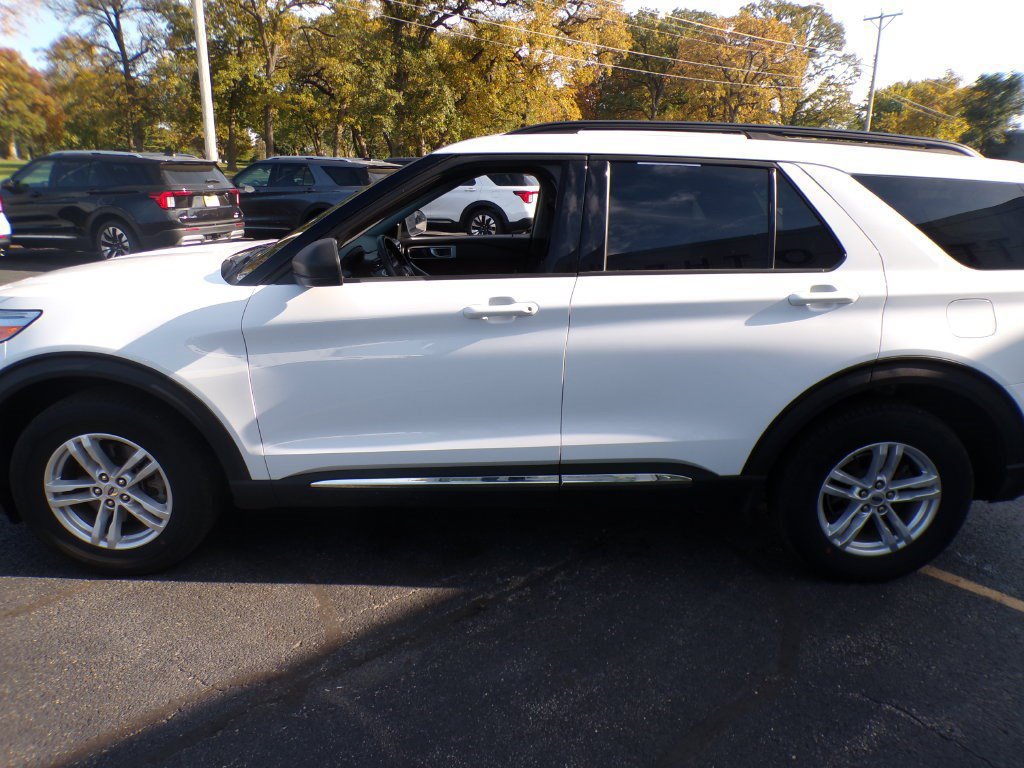 Used 2021 Ford Explorer XLT w/ Equipment Group 202A AWD/4WD image 8