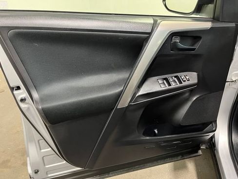 Used 2018 Toyota RAV4 LE w/ All Weather Liner Package AWD/4WD image 20