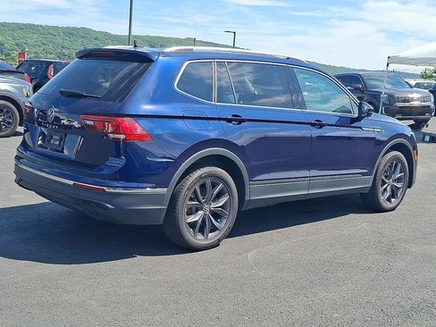Used 2023 Volkswagen Tiguan SE w/ Panoramic Sunroof Package FWD image 6