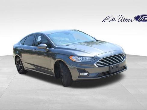Used 2020 Ford Fusion SE w/ Equipment Group 151A FWD image 3