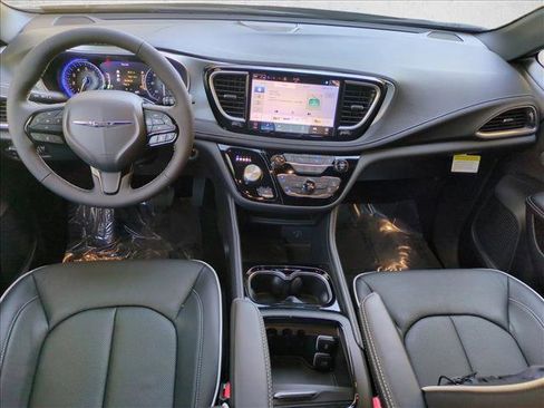 New 2026 Chrysler Pacifica Limited image 14