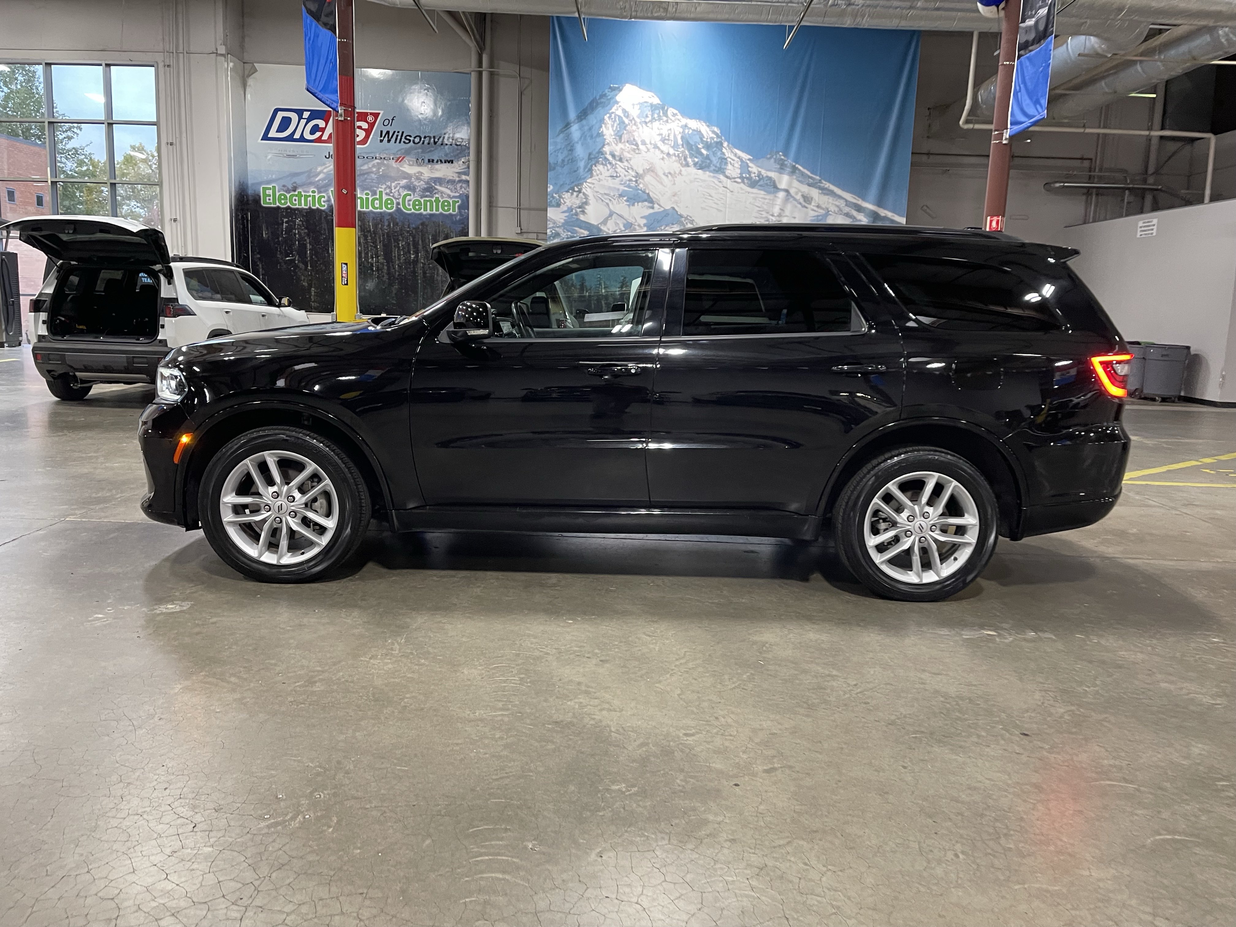 Certified 2025 Dodge Durango GT AWD/4WD image 2