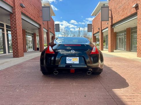 Used 2016 Nissan 370Z Coupe RWD image 5
