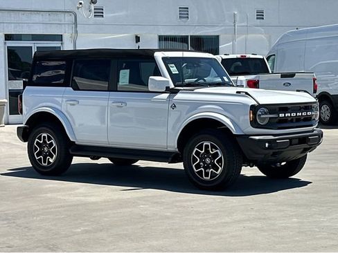 New 2025 Ford Bronco Outer Banks image 3