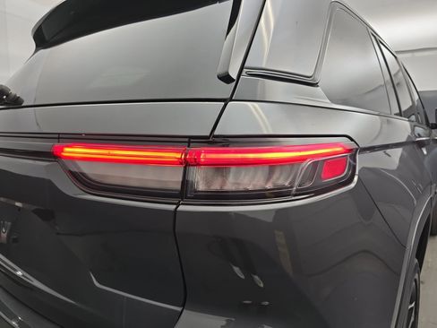 Used 2023 Jeep Grand Cherokee Altitude image 15