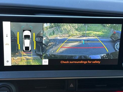 Used 2024 Toyota Prius Prime Premium w/ Advanced Technology Package image 19