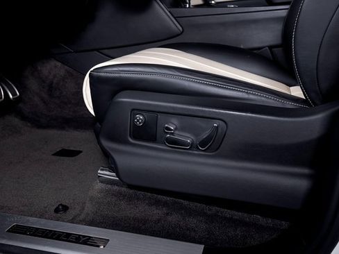 Used 2019 Bentley Bentayga image 21