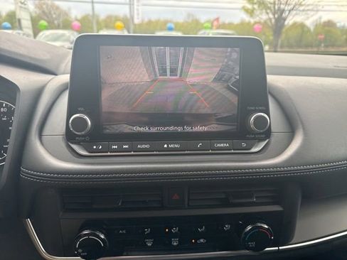 Used 2024 Nissan Rogue S AWD/4WD image 17