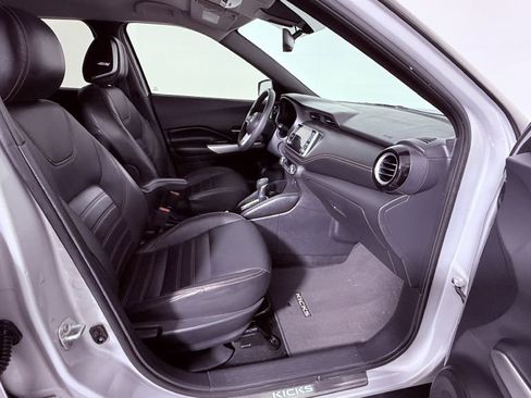 Used 2020 Nissan Kicks SR w/ SR Premium Package FWD image 21