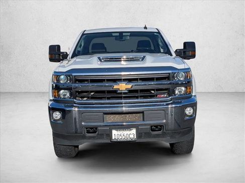 Used 2019 Chevrolet Silverado 2500 LT image 2
