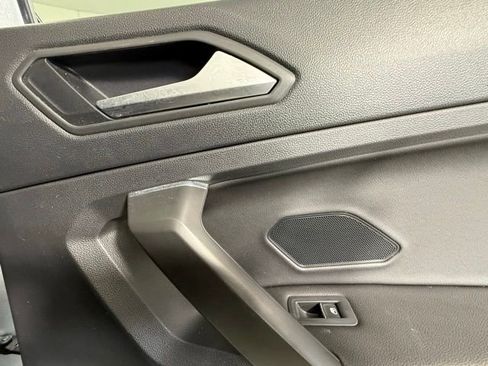 Used 2021 Volkswagen Tiguan SE w/ Panoramic Sunroof Package image 24