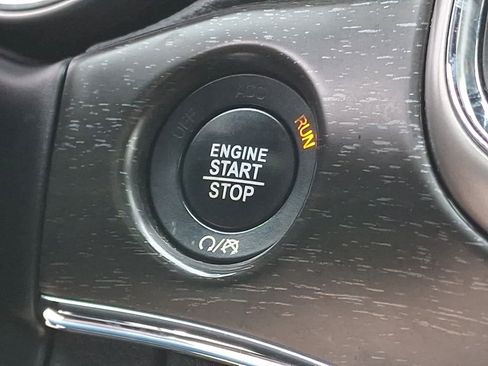 Used 2018 Jeep Grand Cherokee Limited image 24