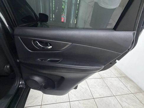 Used 2016 Nissan Rogue SV AWD/4WD image 18