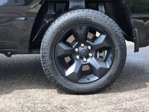 Used 2019 RAM 1500 Big Horn AWD/4WD image 14