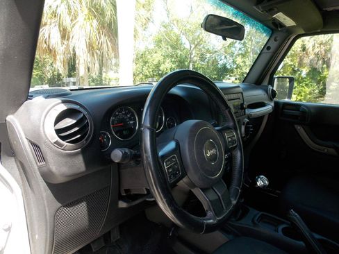Used 2016 Jeep Wrangler Unlimited Sport w/ Connectivity Group AWD/4WD image 6