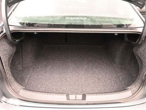 Used 2025 Volkswagen Jetta SE image 6