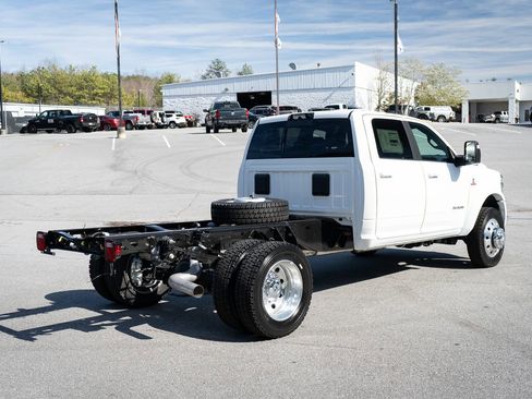 New 2026 RAM 4500 Tradesman w/ Laramie Trim Package image 9