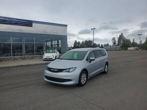 Used 2022 Chrysler Voyager LX FWD image 1
