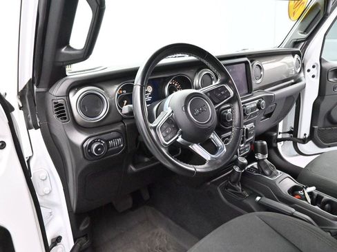 Used 2022 Jeep Wrangler Unlimited Sahara w/ LED Lighting Group AWD/4WD image 15
