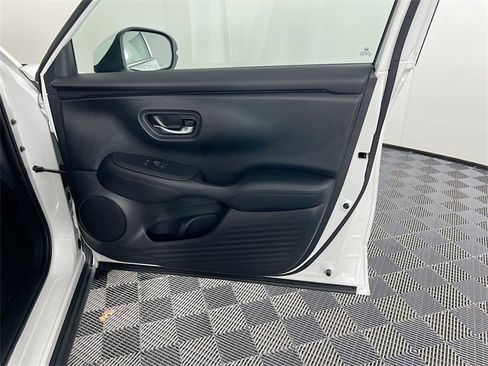 Certified 2023 Honda HR-V LX image 27
