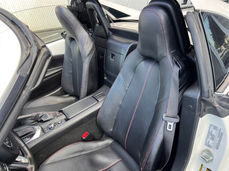 Used 2018 MAZDA MX-5 Miata RF Grand Touring RWD image 17