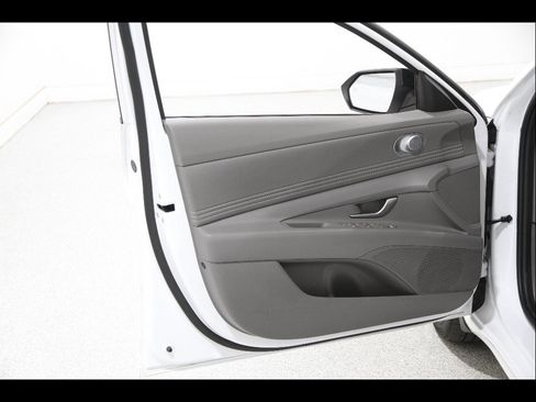 Certified 2025 Hyundai Elantra Sport FWD image 4