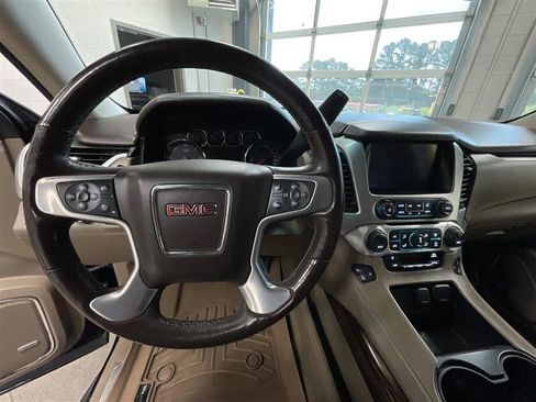 Used 2017 GMC Yukon SLT w/ Premium Edition AWD/4WD image 14