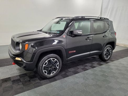 Used 2017 Jeep Renegade Trailhawk image 2