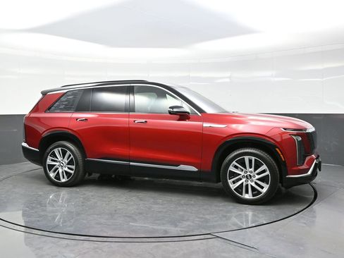 New 2026 Cadillac Vistiq Luxury w/ LPO, Floor Liner Package image 8