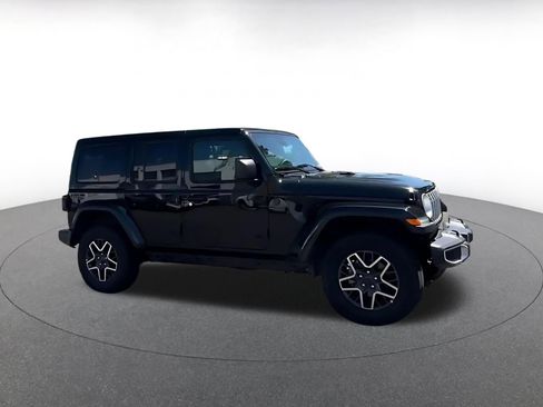 Used 2025 Jeep Wrangler Unlimited Sahara AWD/4WD image 9