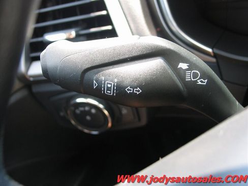 Used 2020 Ford Fusion SE FWD image 10