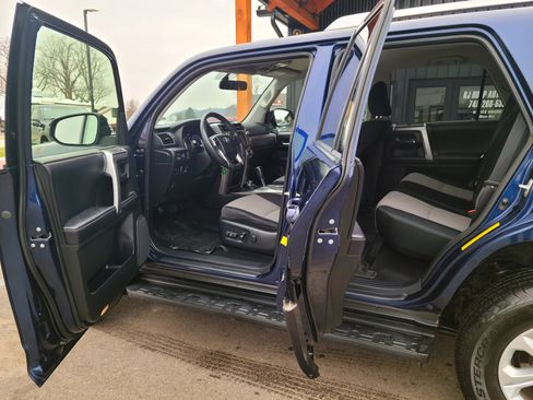 Used 2018 Toyota 4Runner SR5 image 7