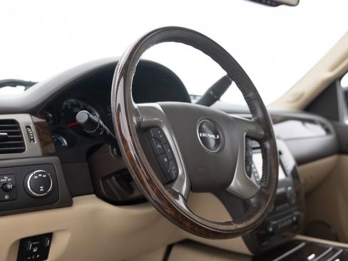 Used 2013 GMC Sierra 2500 Denali w/ Suspension Package, Off-Road AWD/4WD image 27