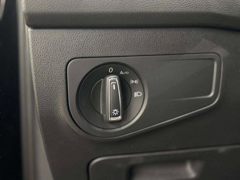 Used 2021 Volkswagen Tiguan SE w/ Panoramic Sunroof Package image 35