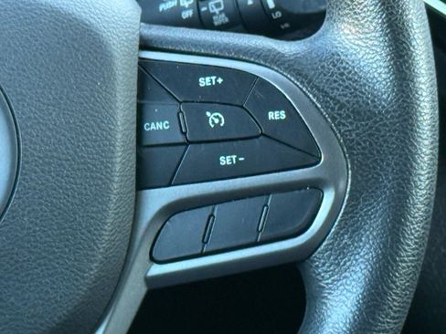 Used 2019 Jeep Cherokee Latitude w/ Popular Appearance Group FWD image 26