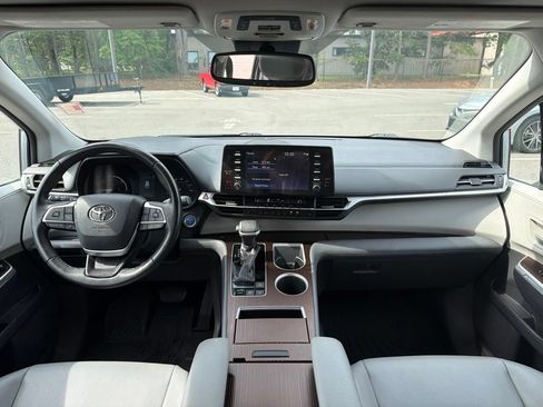 Used 2021 Toyota Sienna XLE FWD image 8