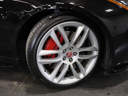 Used 2017 Jaguar F-TYPE R image 10