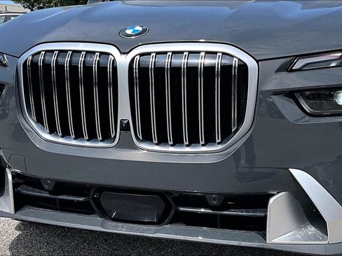 Used 2025 BMW X7 xDrive40i AWD/4WD image 39