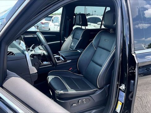 Used 2025 Cadillac Escalade ESV Premium Luxury AWD/4WD image 34