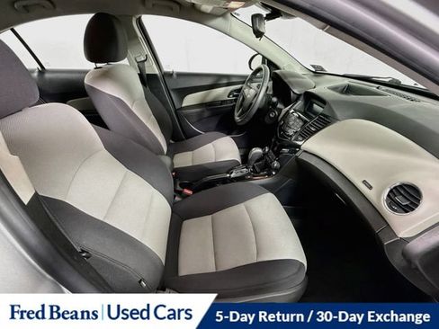 Used 2014 Chevrolet Cruze LS FWD image 30