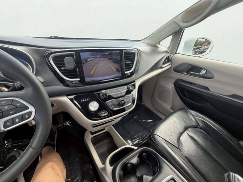 Used 2022 Chrysler Pacifica Touring-L FWD image 20