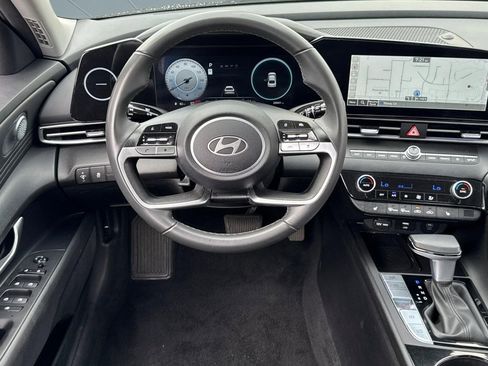 Used 2025 Hyundai Elantra SEL FWD image 27