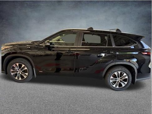 Used 2026 Toyota Highlander XLE AWD/4WD image 2