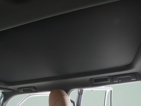Used 2025 Lexus GX 550 w/ Accessory Package (2T) AWD/4WD image 10
