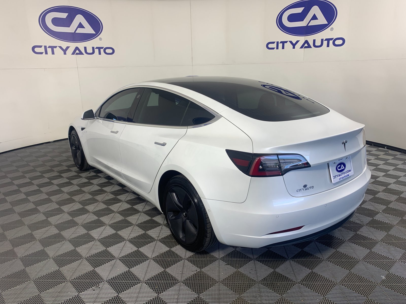 Used 2020 Tesla Model 3 Standard Range RWD image 5