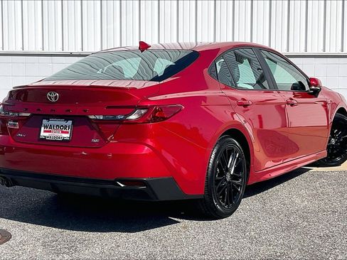 Used 2025 Toyota Camry SE FWD image 17